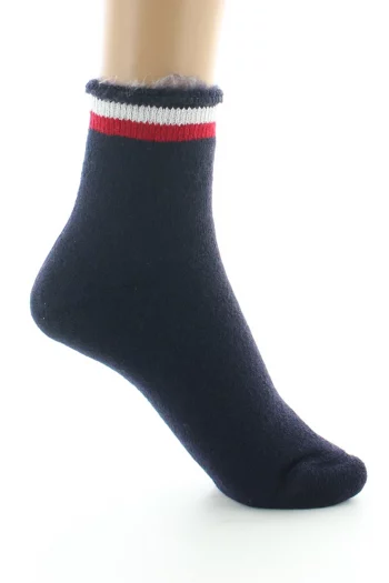 Chaussons de nuit en laine grattée Marine. chaussettes réversibles et cocooning. De la marque Perrin. Fabrication exclusivement française.