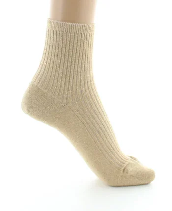 Chaussettes courtes à côtes lurex pailleté en coton. Existe en kaki, bleu nuit et brun. De la marque Perrin 1924. Fabrication Française.