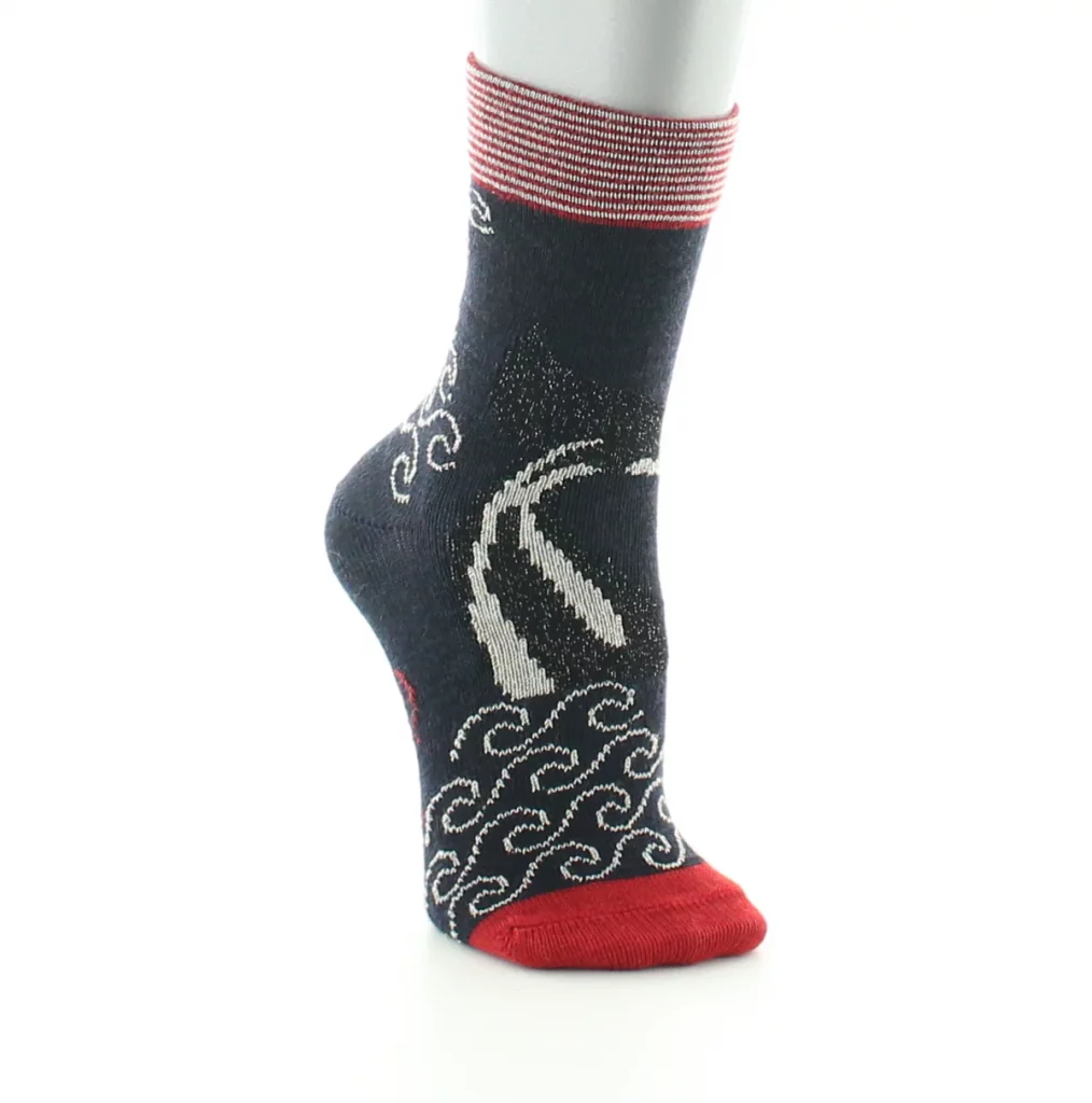 Chaussettes enfants La Baleine de la marque Berthe Aux Grands Pieds. Tricotées en laine et en coton. Fabrication exclusivement française.