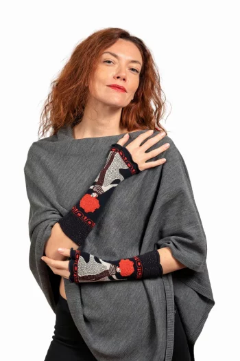 Poncho Pure Laine Mérinos Gris Clair. Collaboration entre Royal Mer et Berthe Aux Grands Pieds. Fabrication exclusivement Française