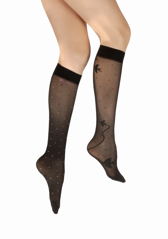 Mi-Bas 30D Oiseau Résille Noir Rose Rouge. En lycra 30 deniers. De la marque Berthe Aux Grands Pieds. Un produit fabriqué exclusivement en France .
