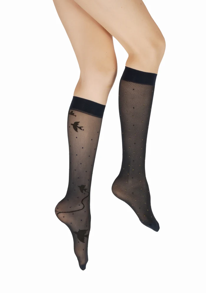 Mi-Bas 30D Oiseaux Résille Marine Noir Kaki. En lycra 30 deniers. De la marque Berthe Aux Grands Pieds. Un produit fabriqué exclusivement en France .