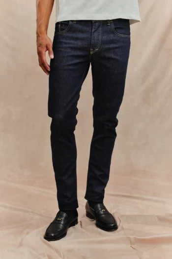 Jean Demi-slim Dao - Paul. Teinture indigo, intemporel, flex denim, 98% coton bio 2% d'élasthanne. Fabrication française à Nancy.
